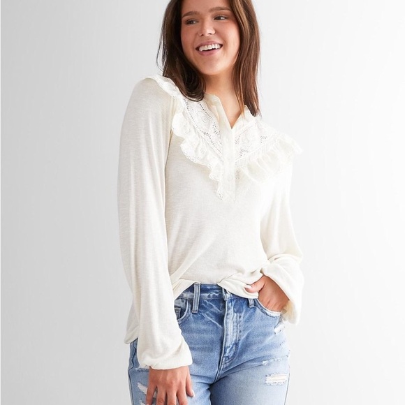 New from Buckle. Gimmicks boho top - Picture 3 of 7